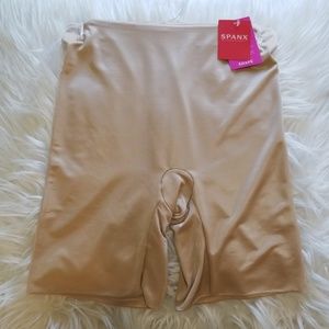 SPANX Power Conceal-Her Mid-Thigh Short
